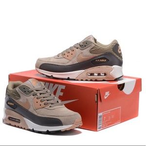Nike WOMEN’S AIR MAX 90 LTR
